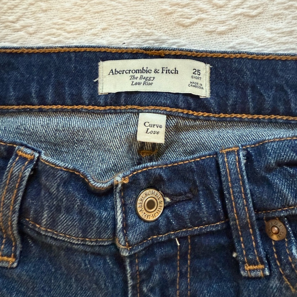 ABERCROMBIE CURVE LOVE JEANS